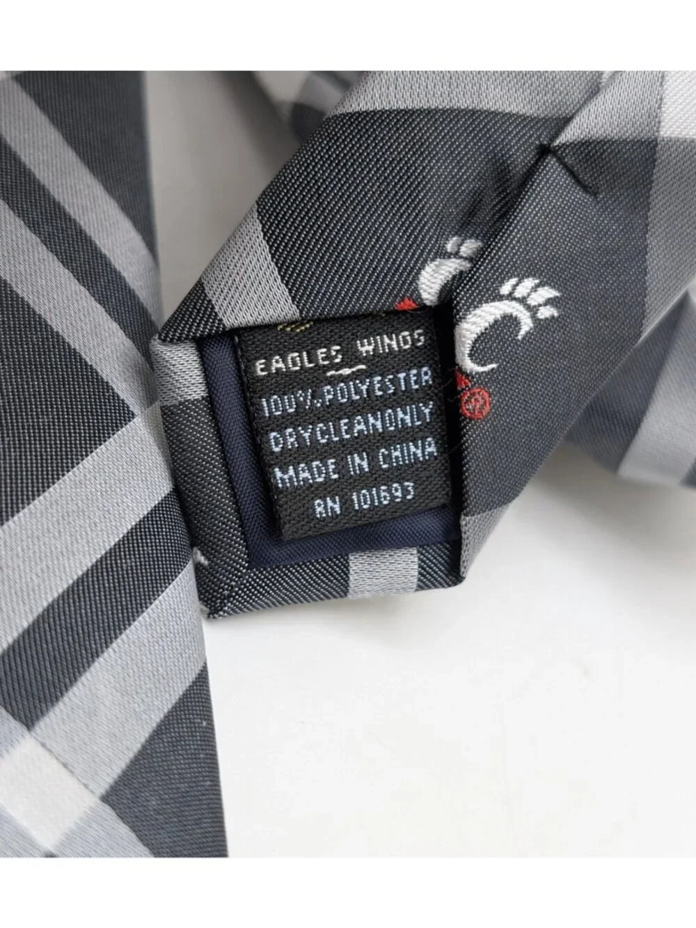 UC Cincinnati Bearcats NCAA University Mens Neck Tie Eagles Wings Clean Up Dad